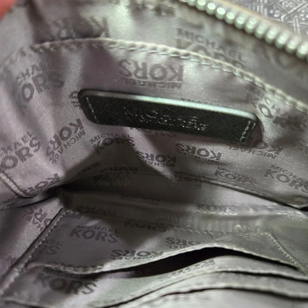 🐢 Michael Kors Pewter Metallic Wrislet Zipper Wallet